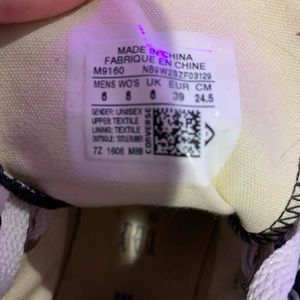 Converse - Women’s size 8